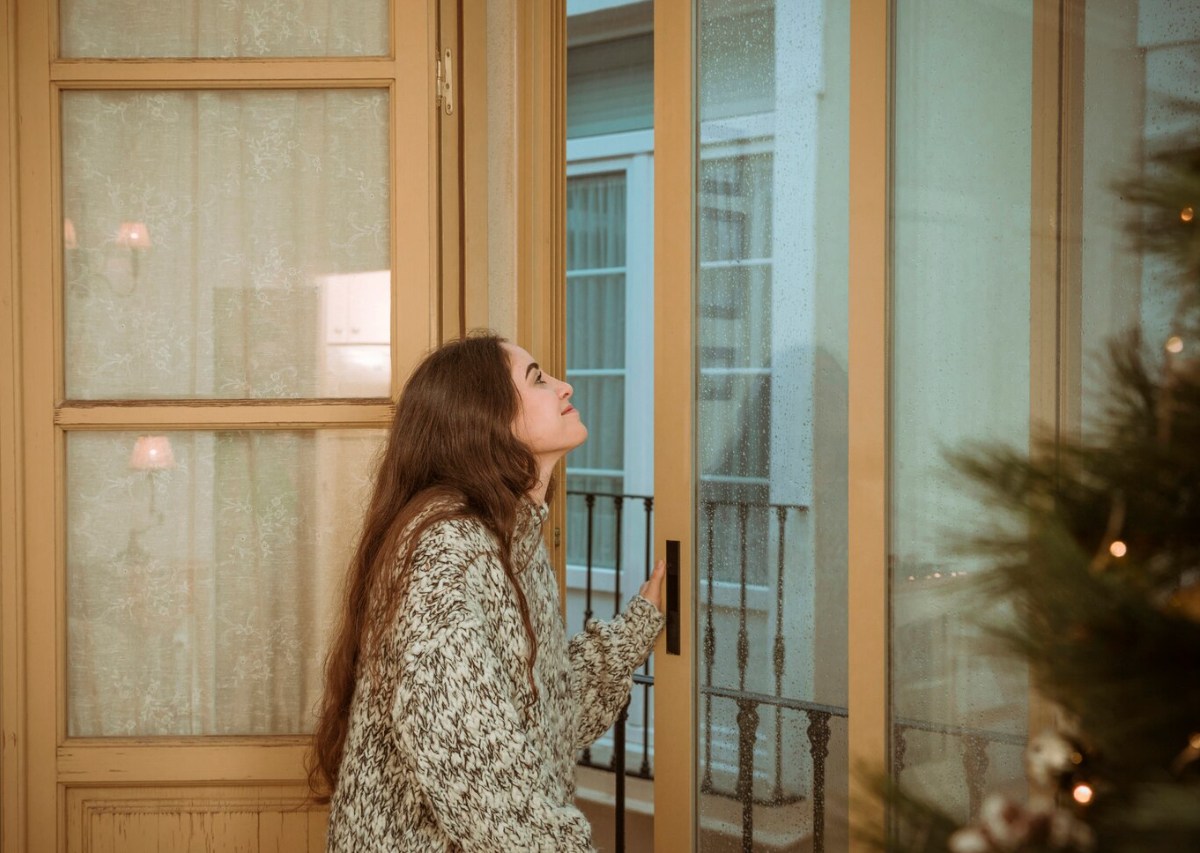 Improving User Experience with IoT in Sliding Doors