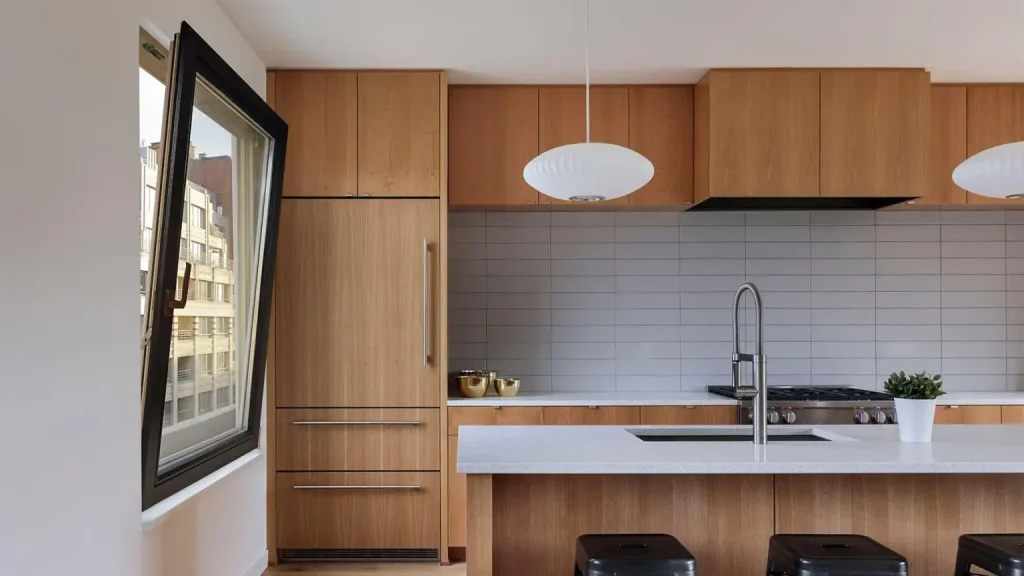Tilt and turn window